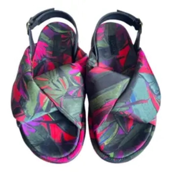 VEGAN LEATHER SANDAL
Farm Rio - Picture 2 of 12